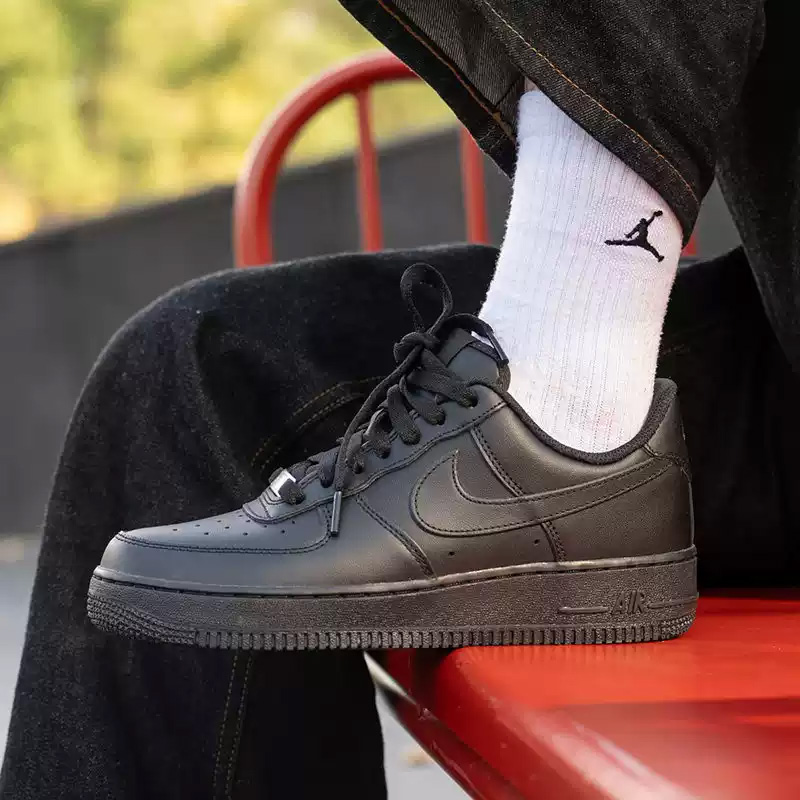 Men'S Shoes Nike Air Force - ไนกี้ แอร์ ฟอร์ซ 1 รองเท้าผ้าใบหุ้มข้อต่ำสำหรับผู้ชายสีดำล้วน รุ่นคลาสสิกและอเนกประสงค์